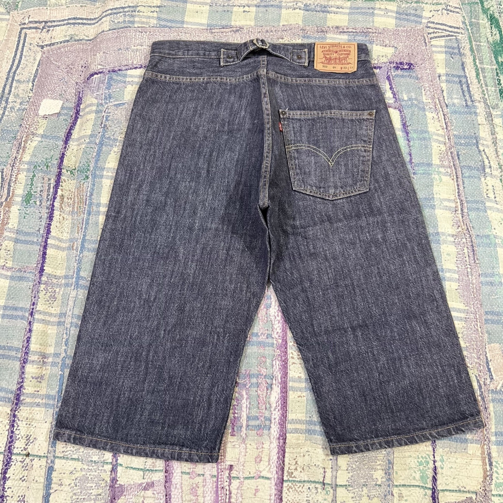 Vintage Levi’s 552 Cinch Buckle Back Single Pocket Long Denim Shorts Sz 33x17